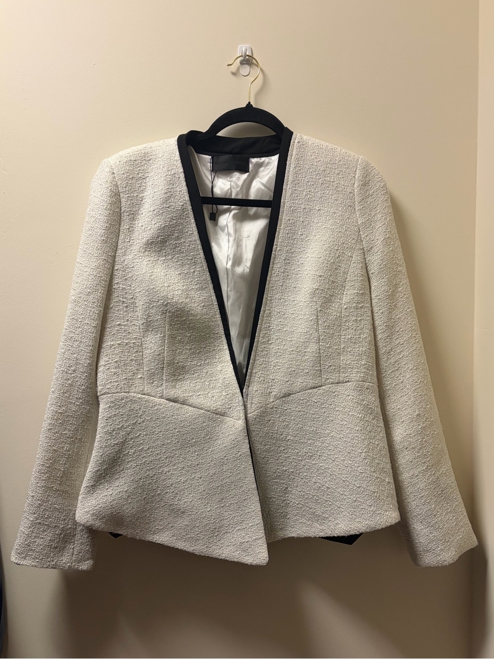 Blaque Label Ivory Bouclé Blazer with Black Trim Worn Once Sleek Women’s Large